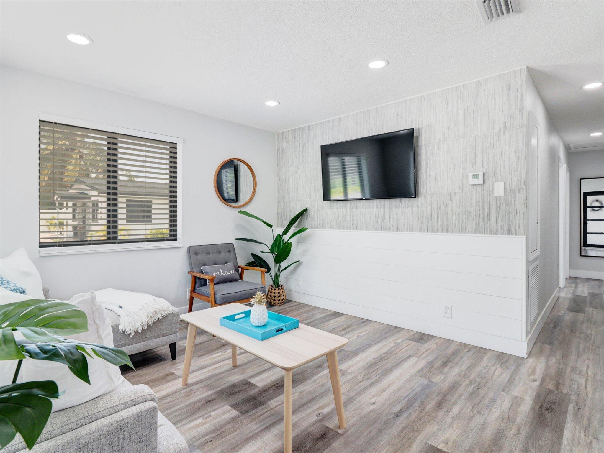 S/D OF 9-46-43 IN - Residential Income