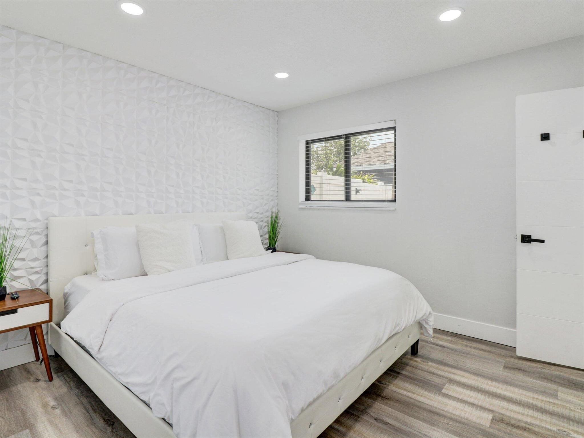 S/D OF 9-46-43 IN - Residential Income