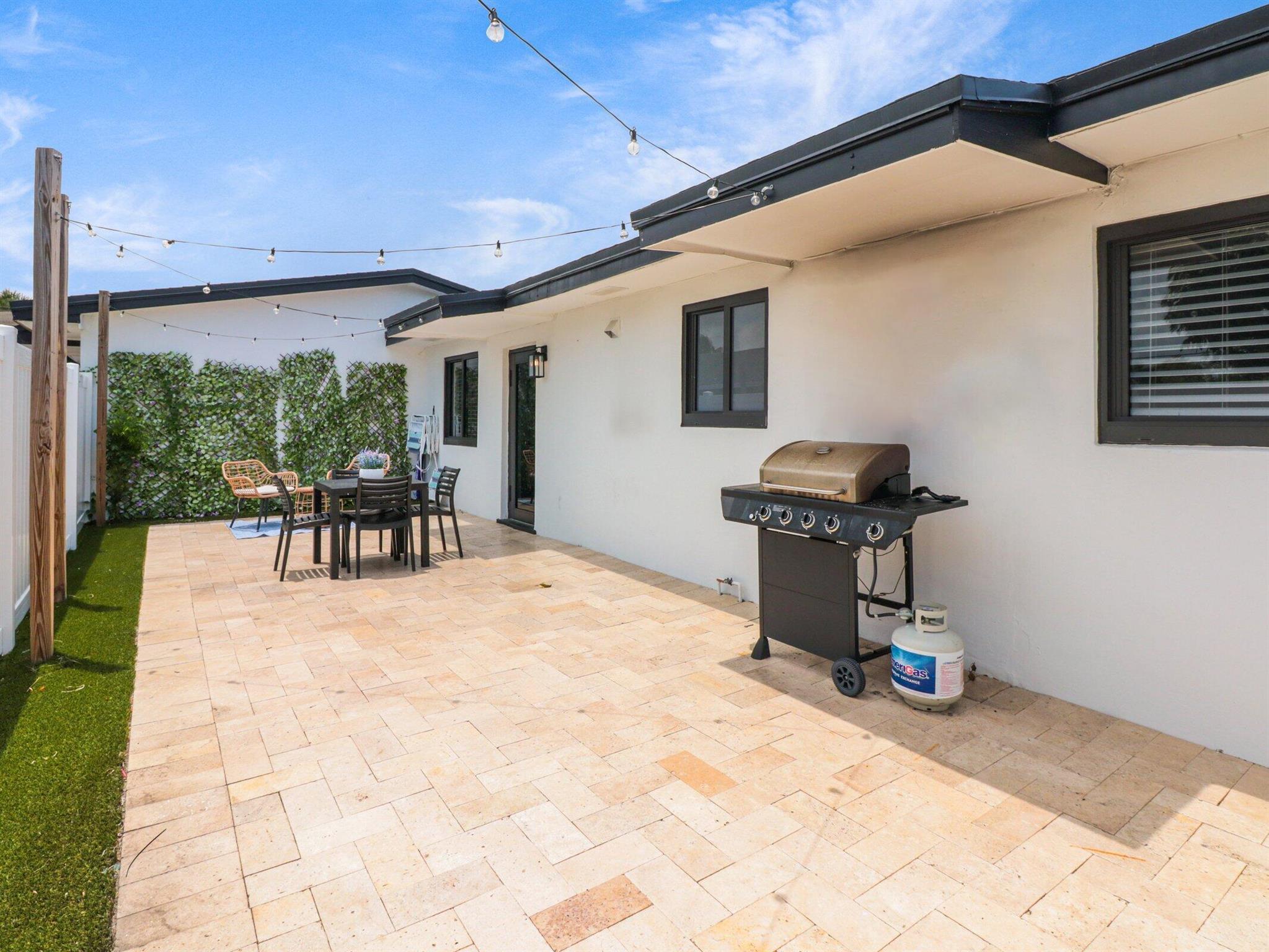 S/D OF 9-46-43 IN - Residential Income