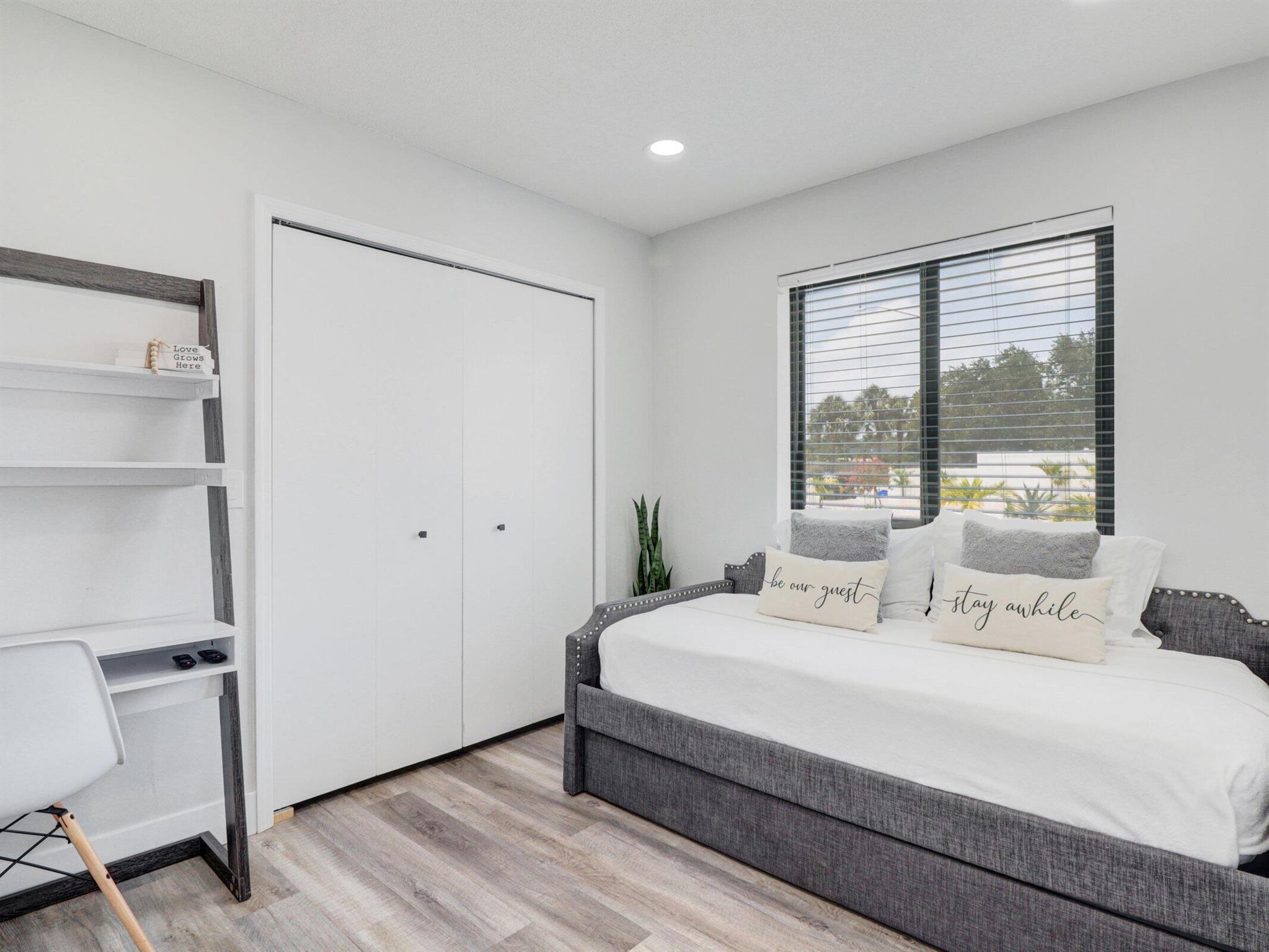 S/D OF 9-46-43 IN - Residential Income