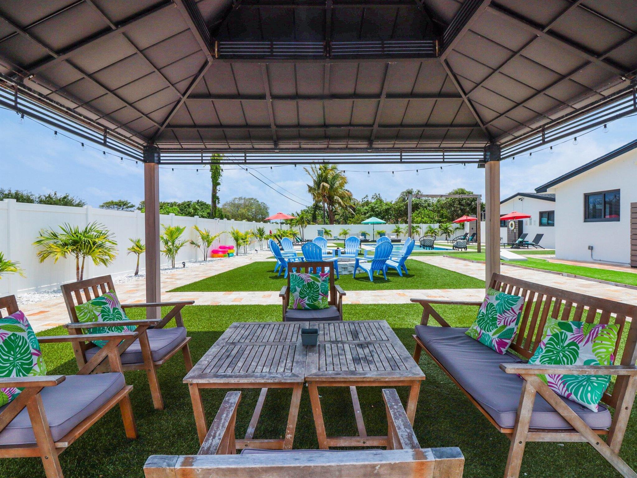 S/D OF 9-46-43 IN - Residential Income