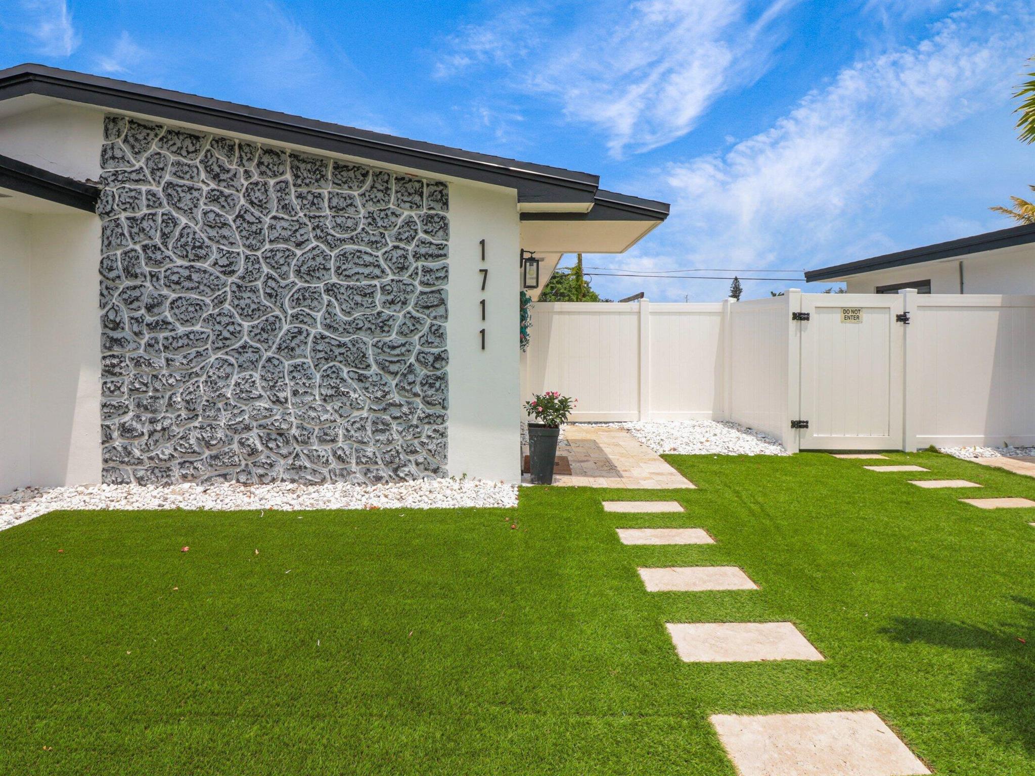 S/D OF 9-46-43 IN - Residential Income