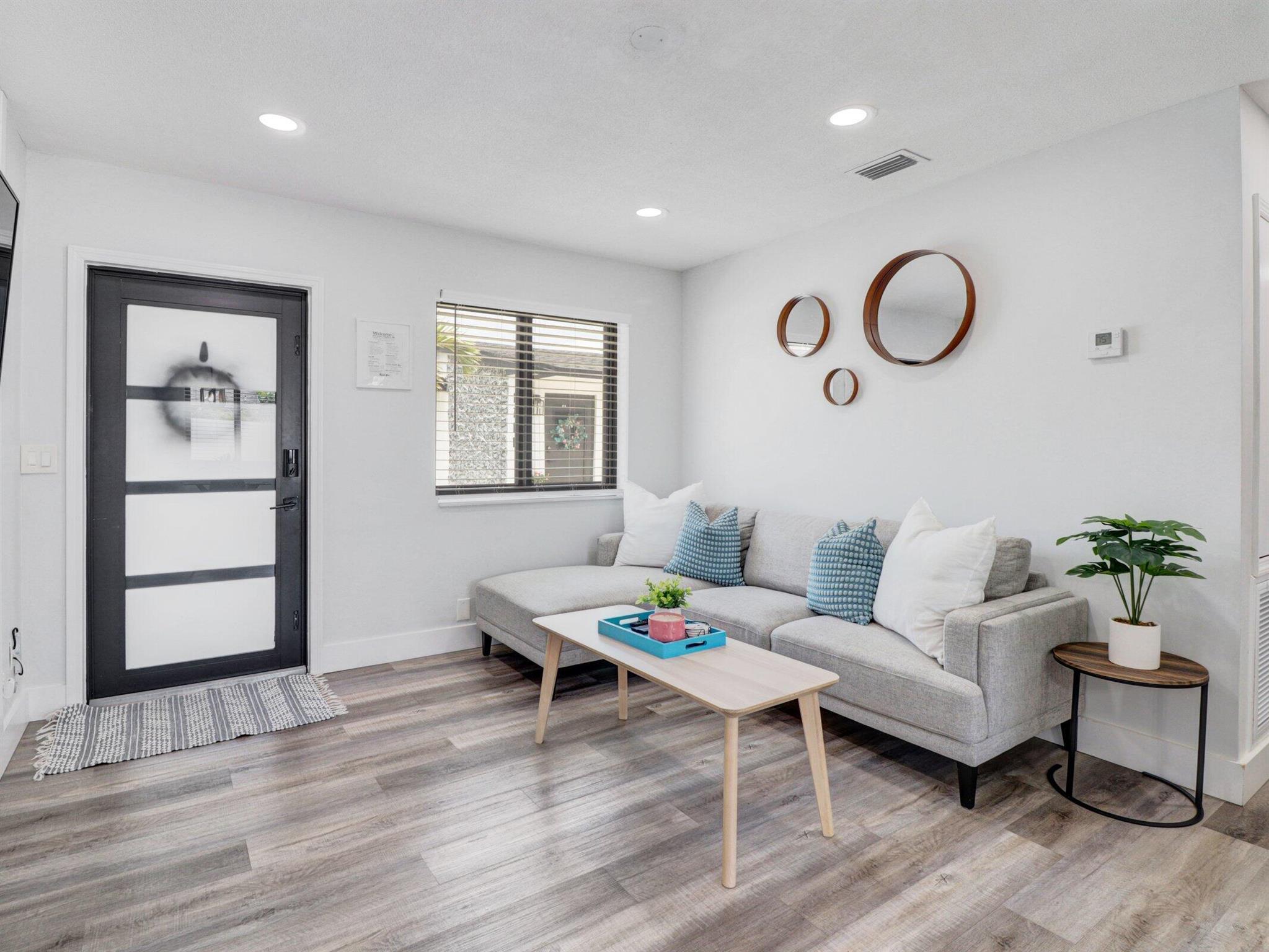 S/D OF 9-46-43 IN - Residential Income