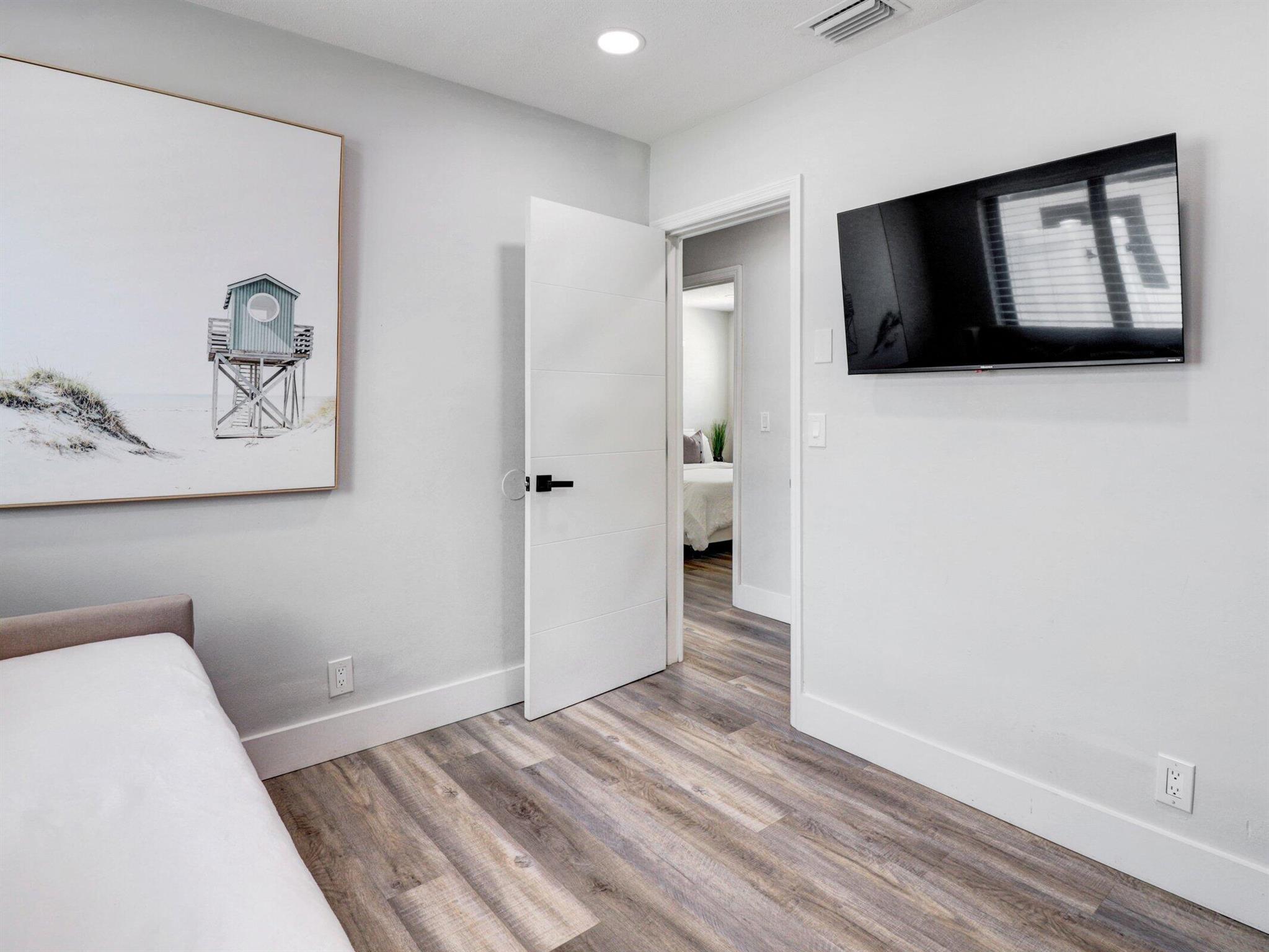 S/D OF 9-46-43 IN - Residential Income