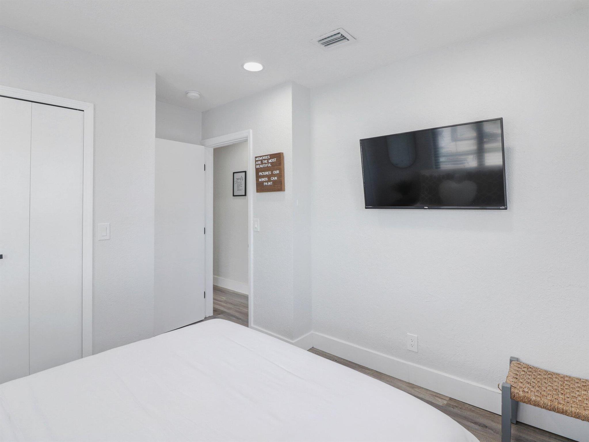 S/D OF 9-46-43 IN - Residential Income