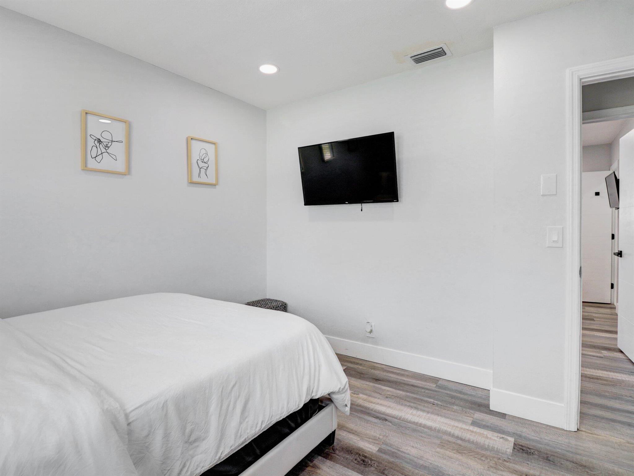 S/D OF 9-46-43 IN - Residential Income