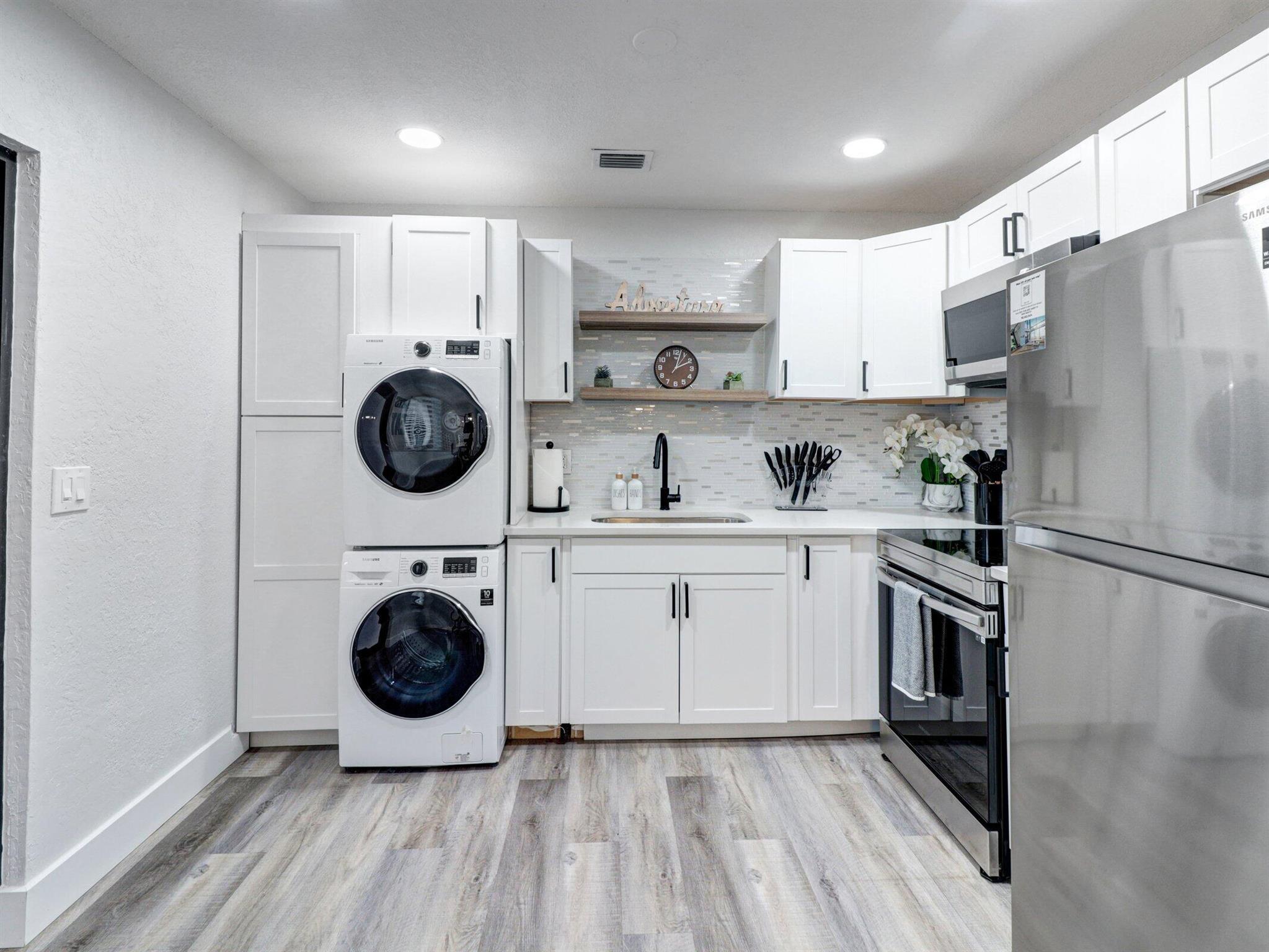 S/D OF 9-46-43 IN - Residential Income