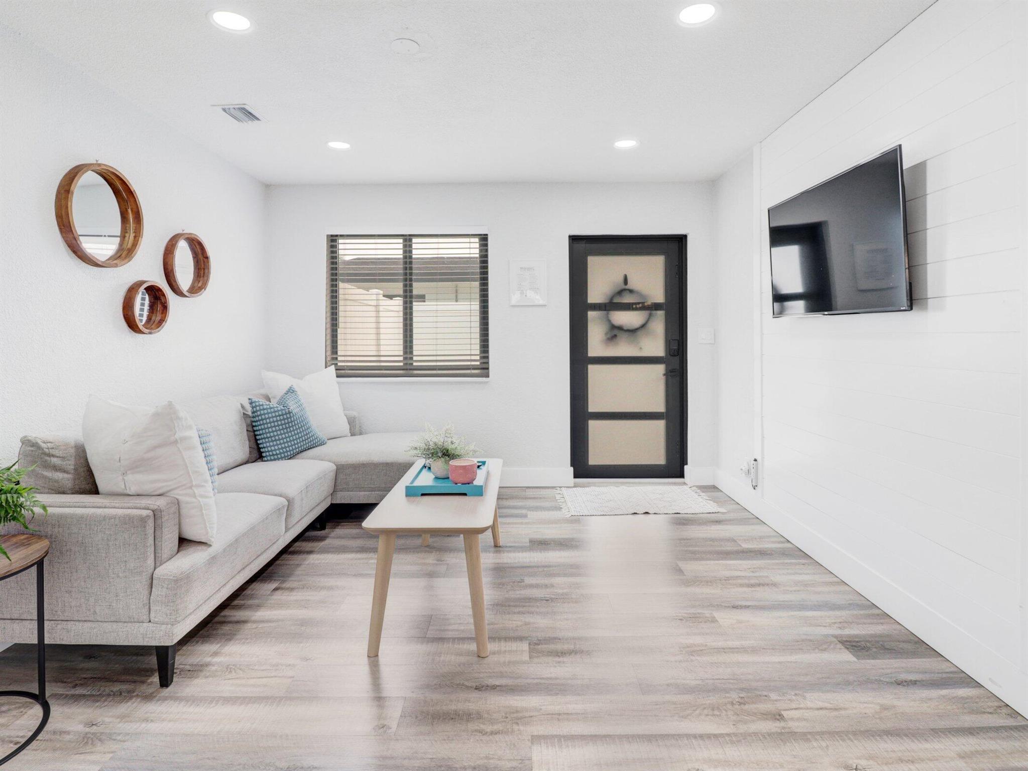 S/D OF 9-46-43 IN - Residential Income