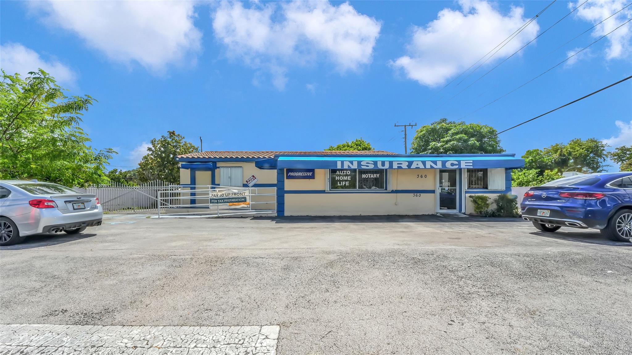 Main image without alt text