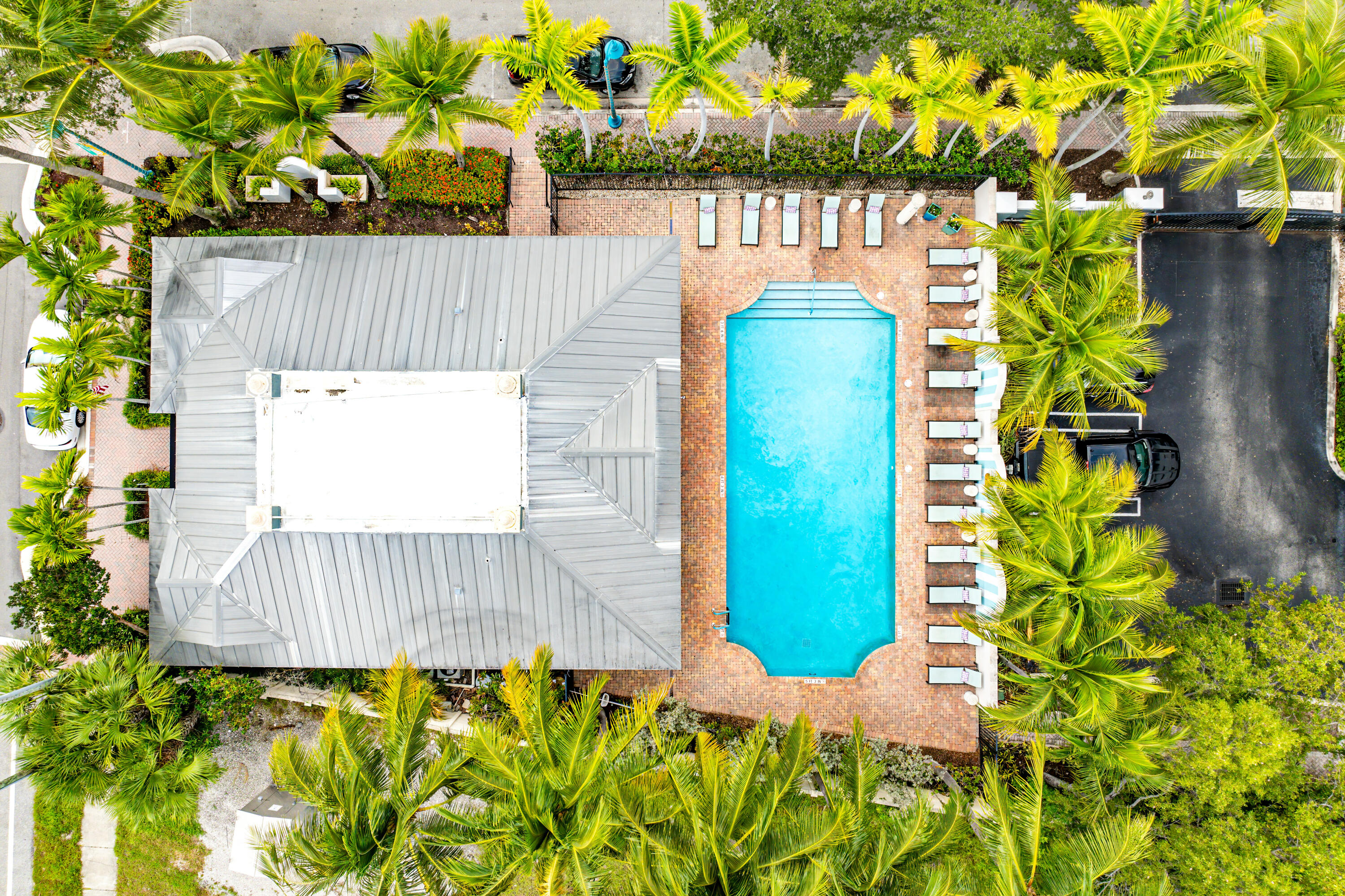 PINEAPPLE GROVE VILLAGE CONDO - Residential