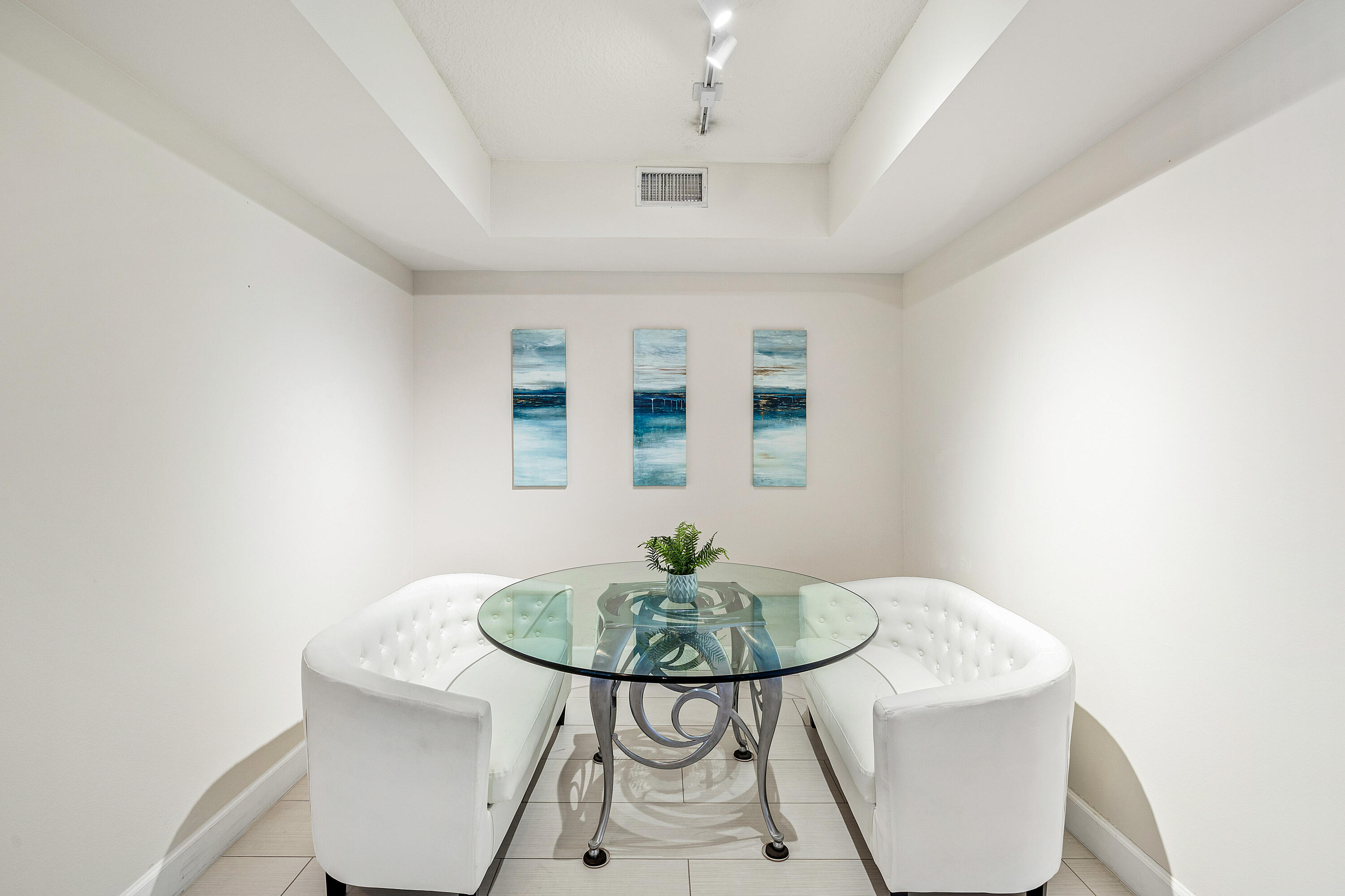 PINEAPPLE GROVE VILLAGE CONDO - Residential