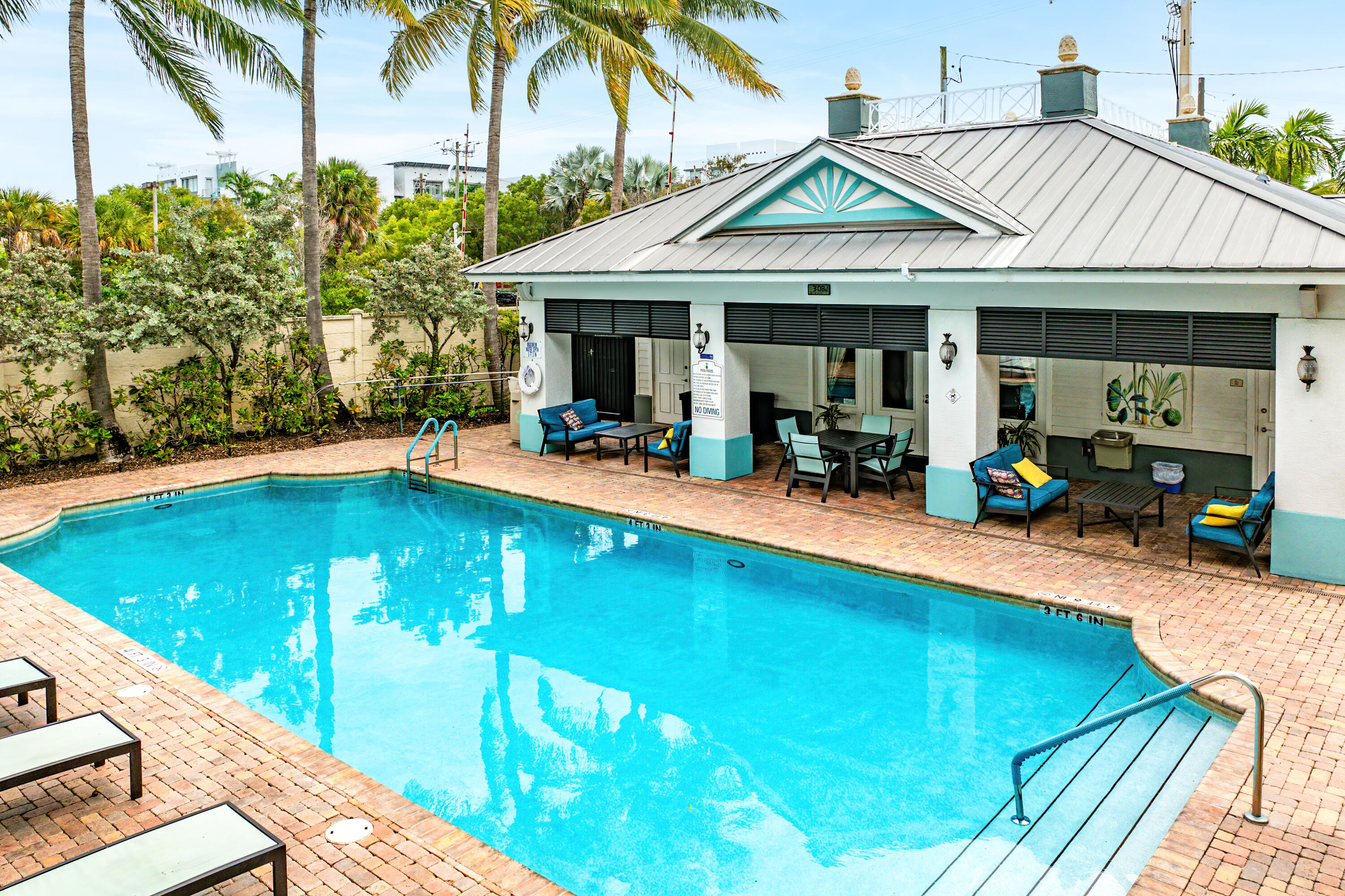 PINEAPPLE GROVE VILLAGE CONDO - Residential