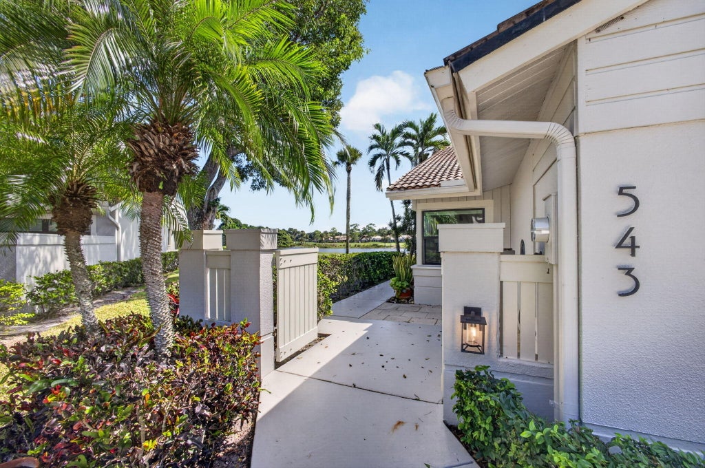 Photo of 543 Prestwick Circle, Palm Beach Gardens, FL 33418 (MLS # B26088365)