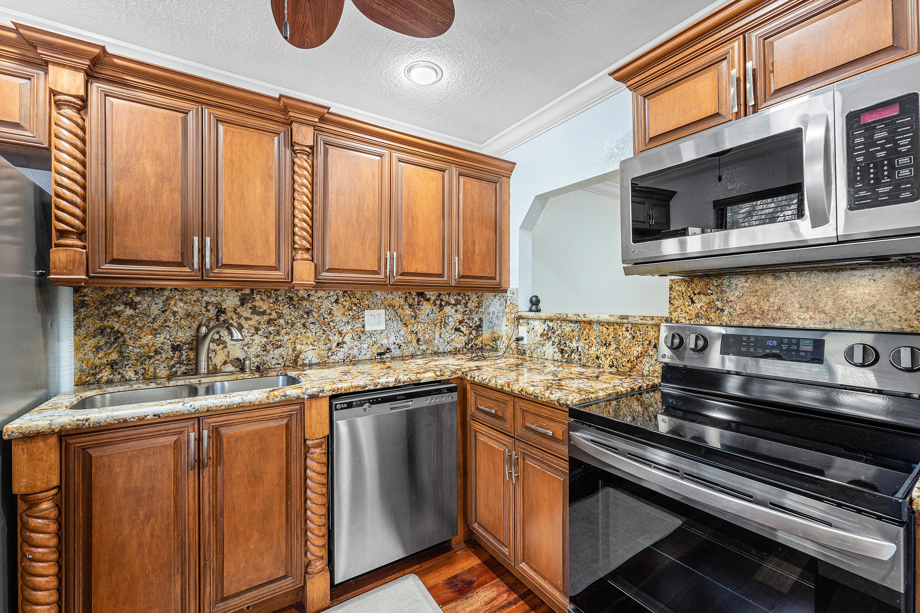 ROYAL VILLAGE TOWNHOUSES CONDO - Residential