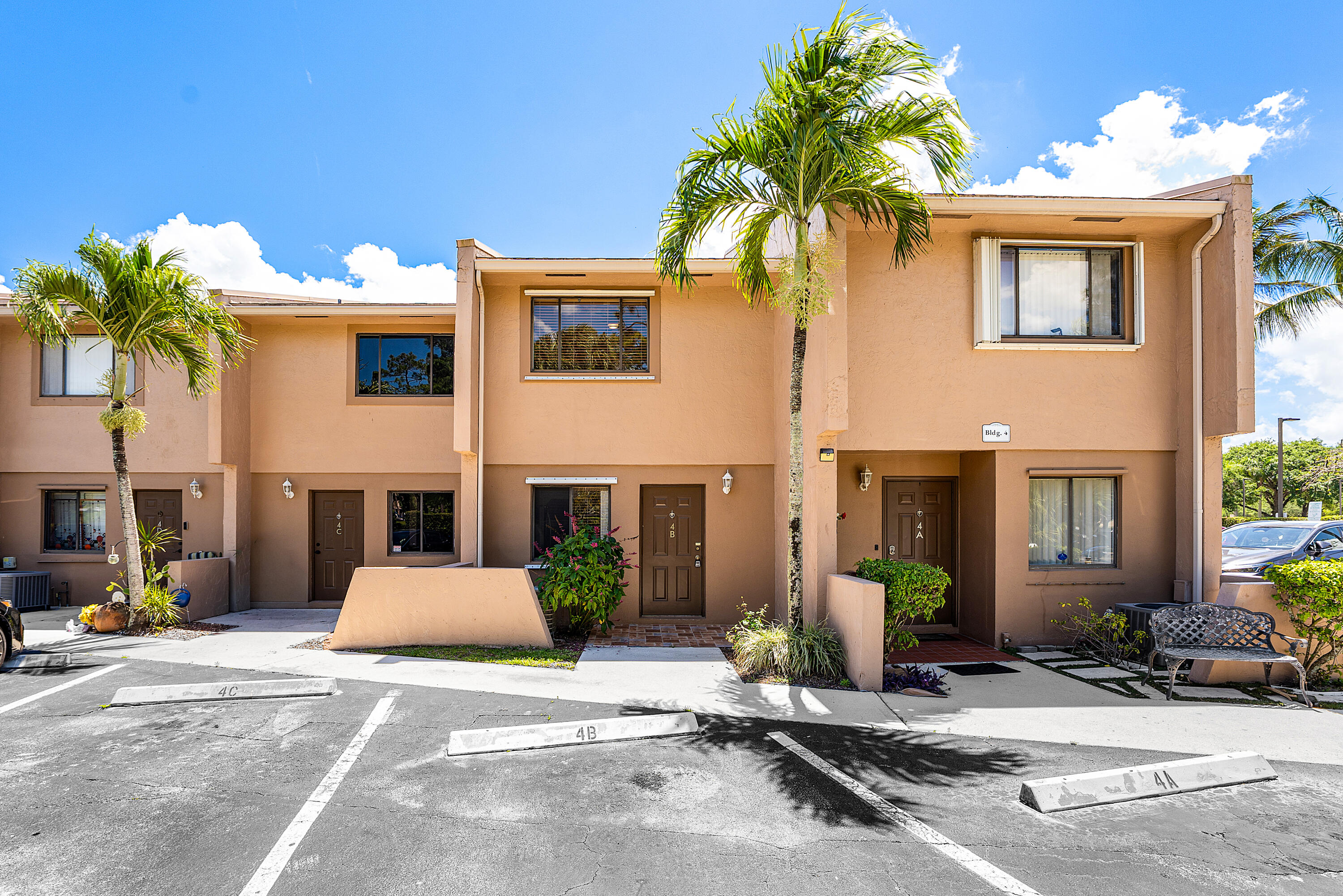 ROYAL VILLAGE TOWNHOUSES CONDO - Residential