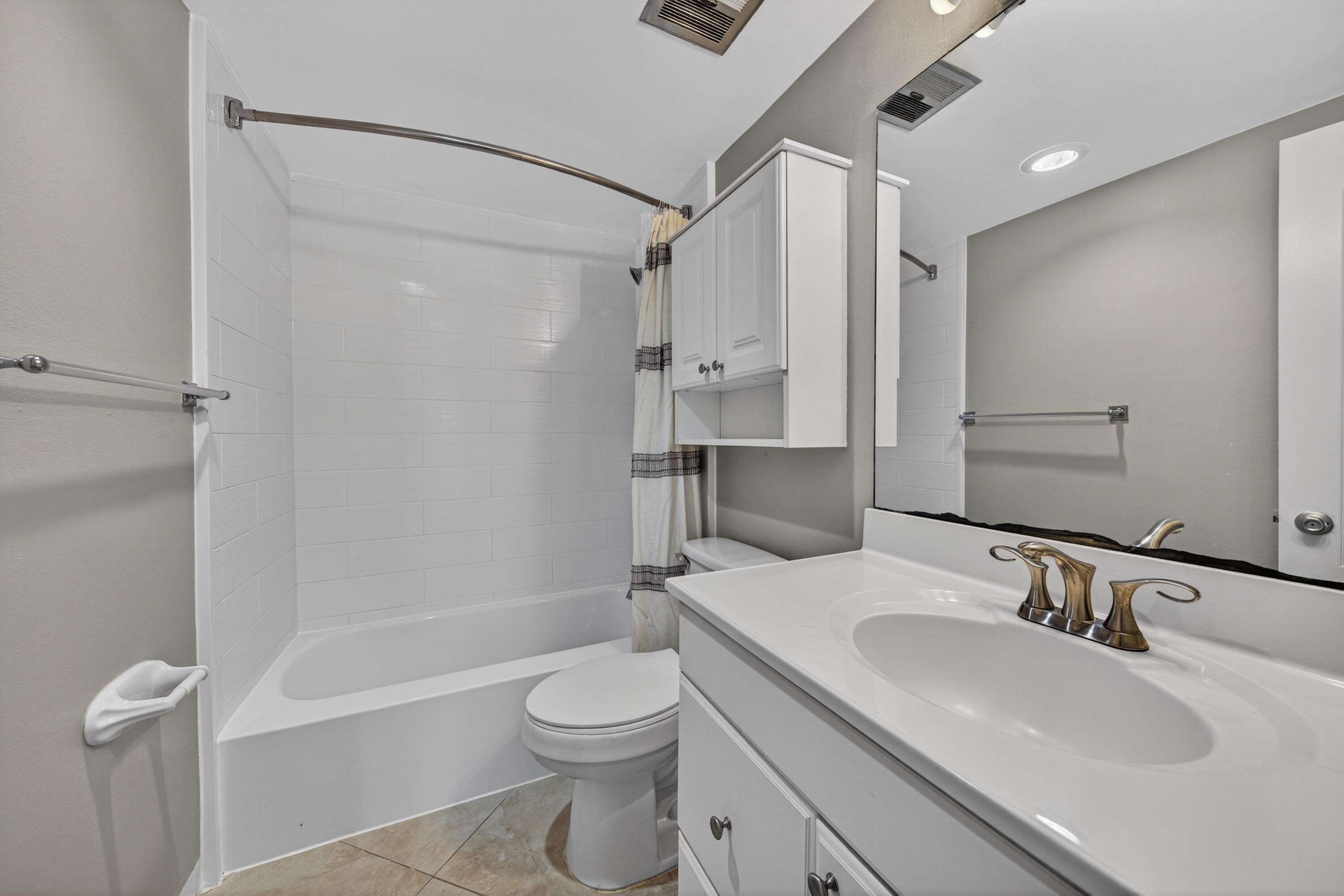 LAUDERDALE TOWER CONDO - Residential