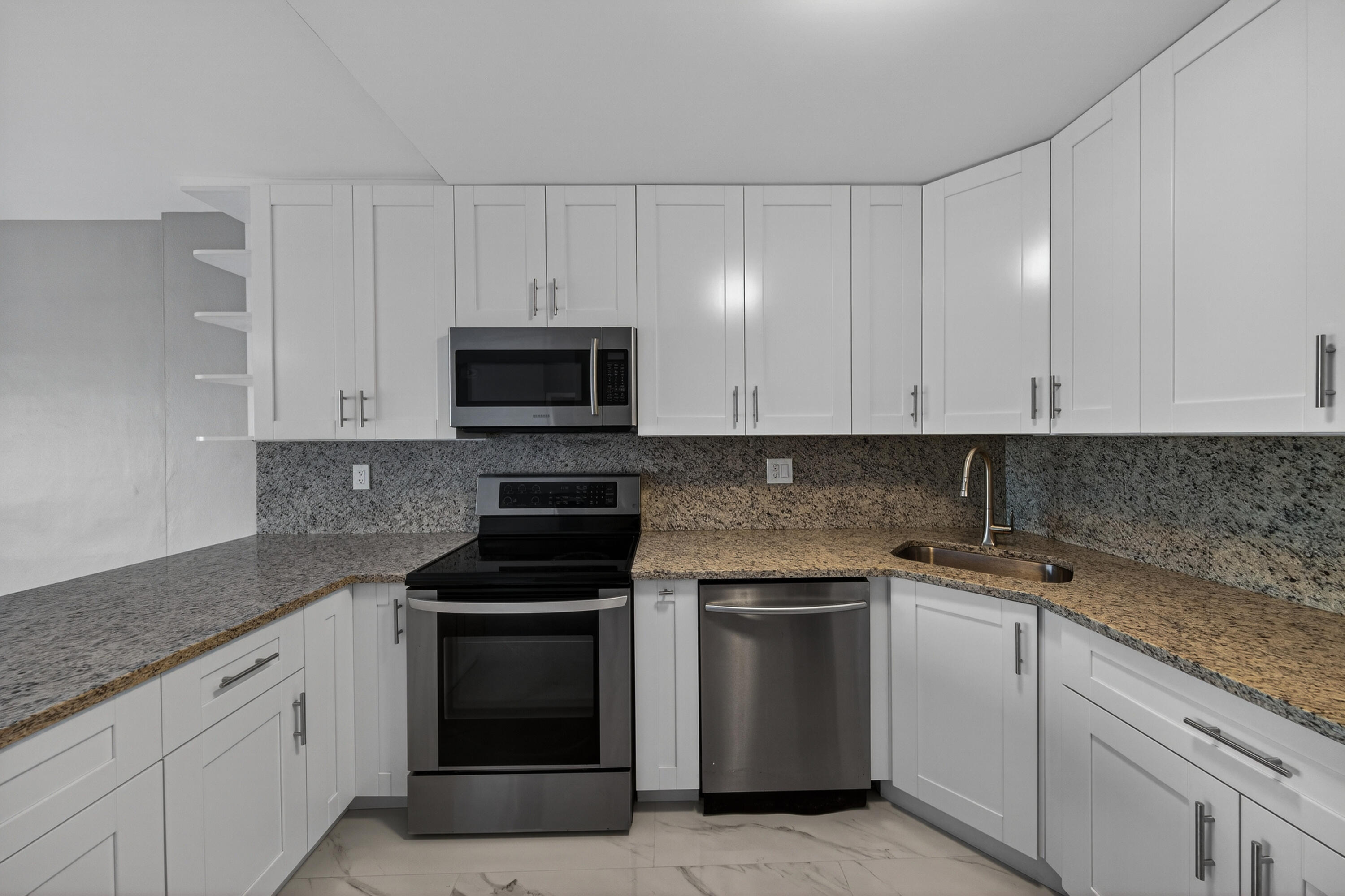 LAUDERDALE TOWER CONDO - Residential