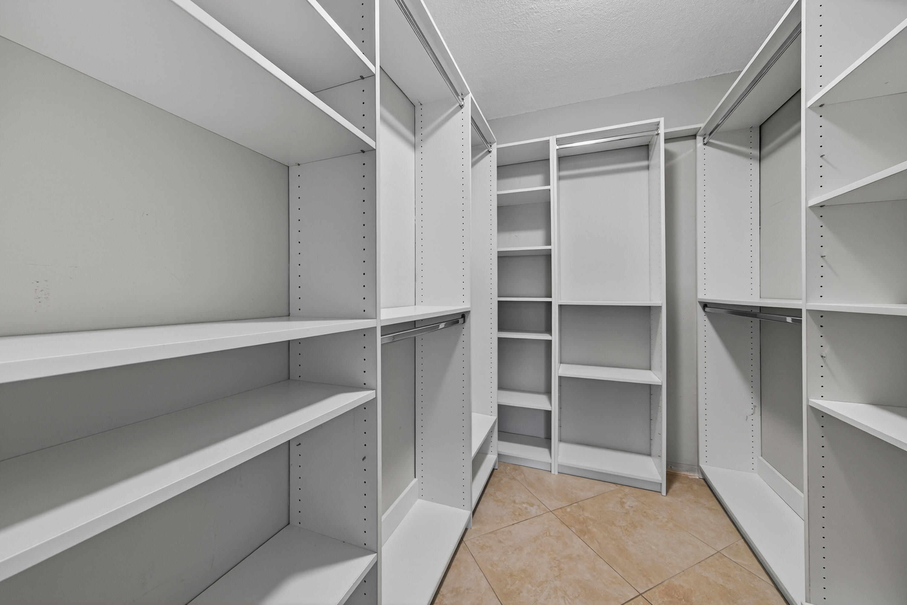 LAUDERDALE TOWER CONDO - Residential