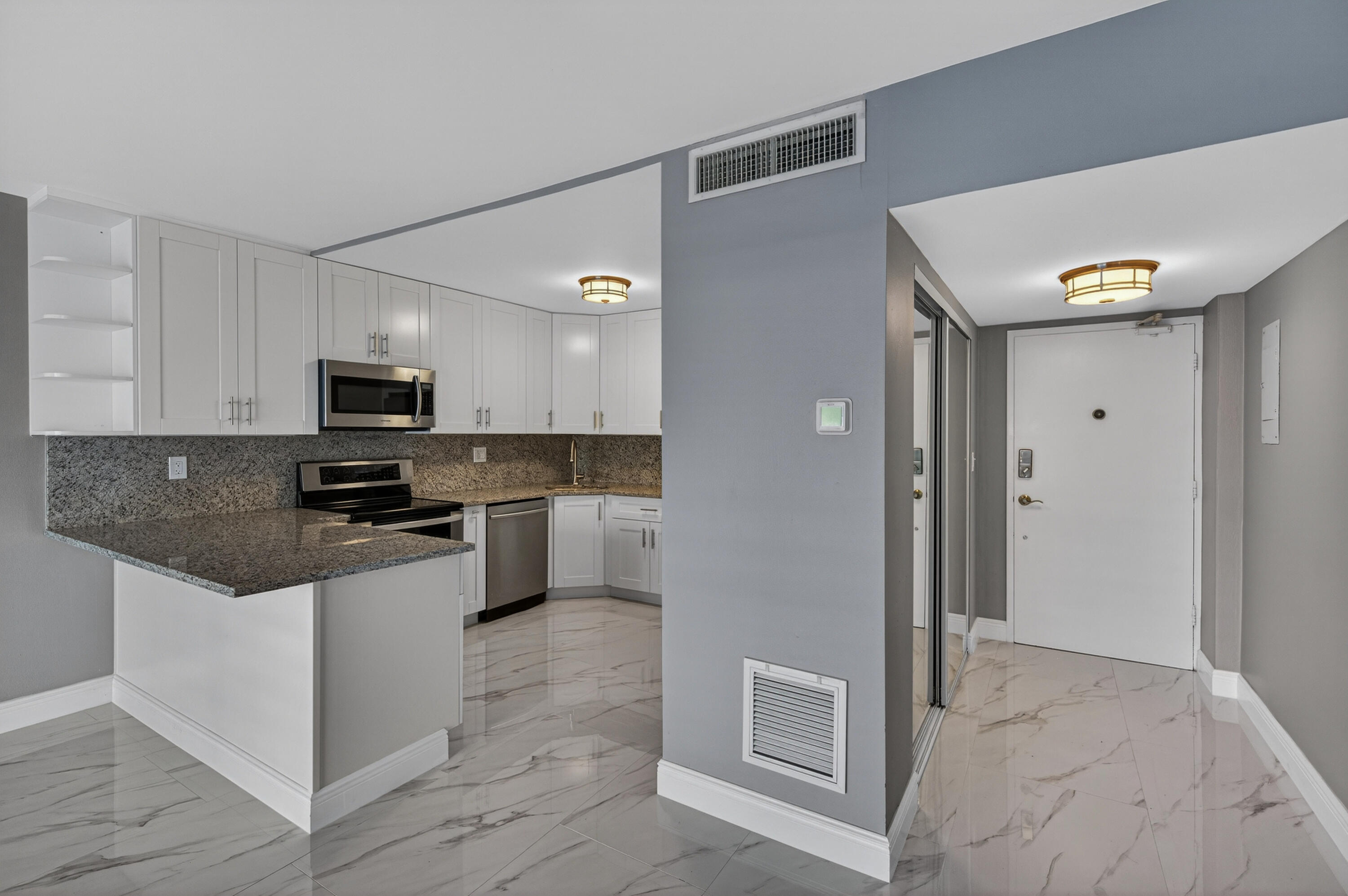 LAUDERDALE TOWER CONDO - Residential