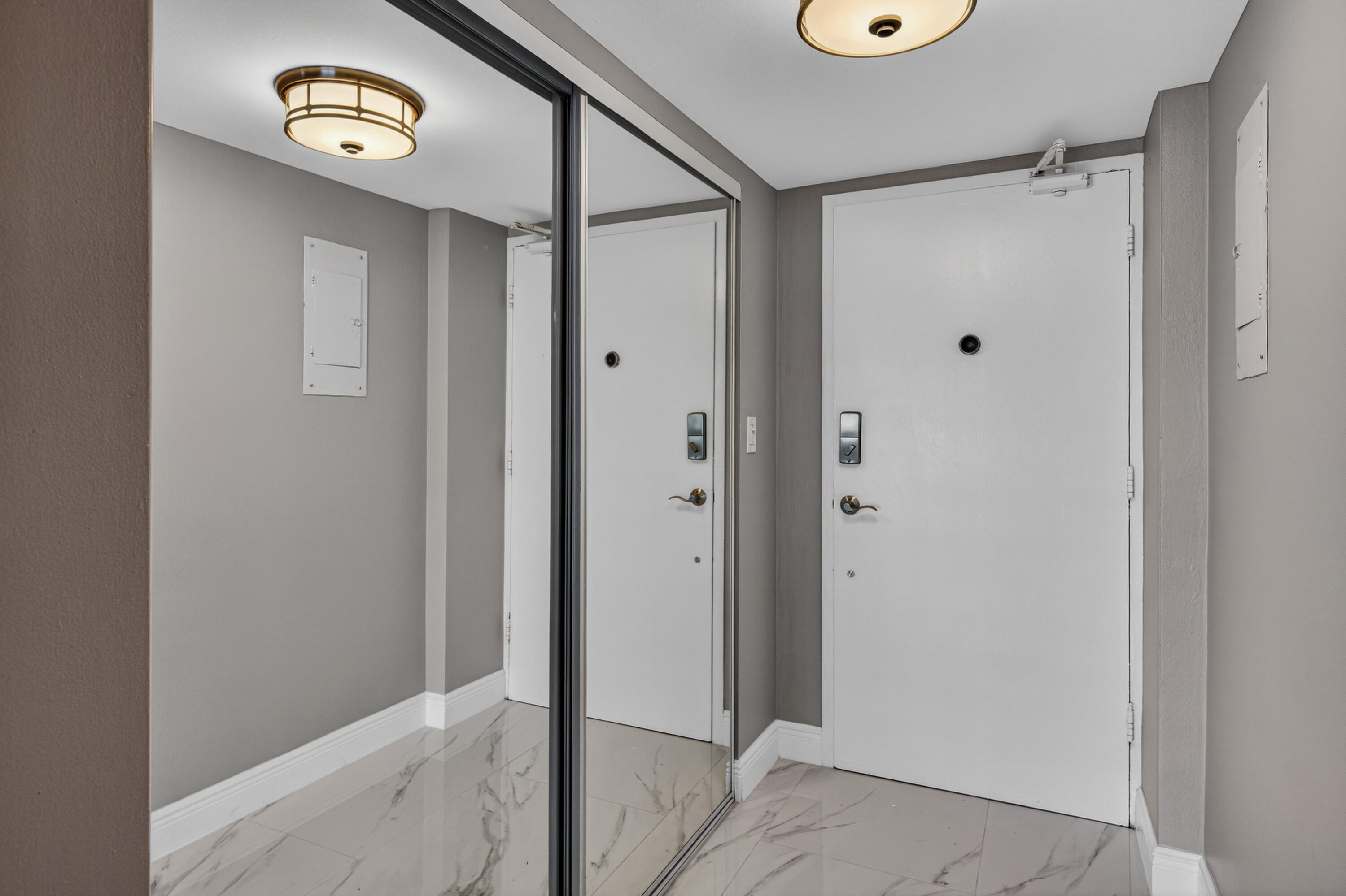 LAUDERDALE TOWER CONDO - Residential