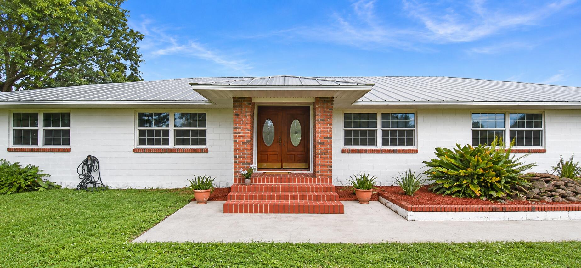 2050 W BOOTHE Drive