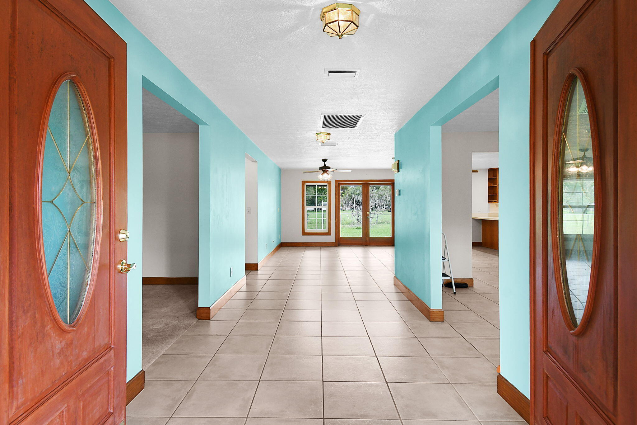 2050 W BOOTHE Drive