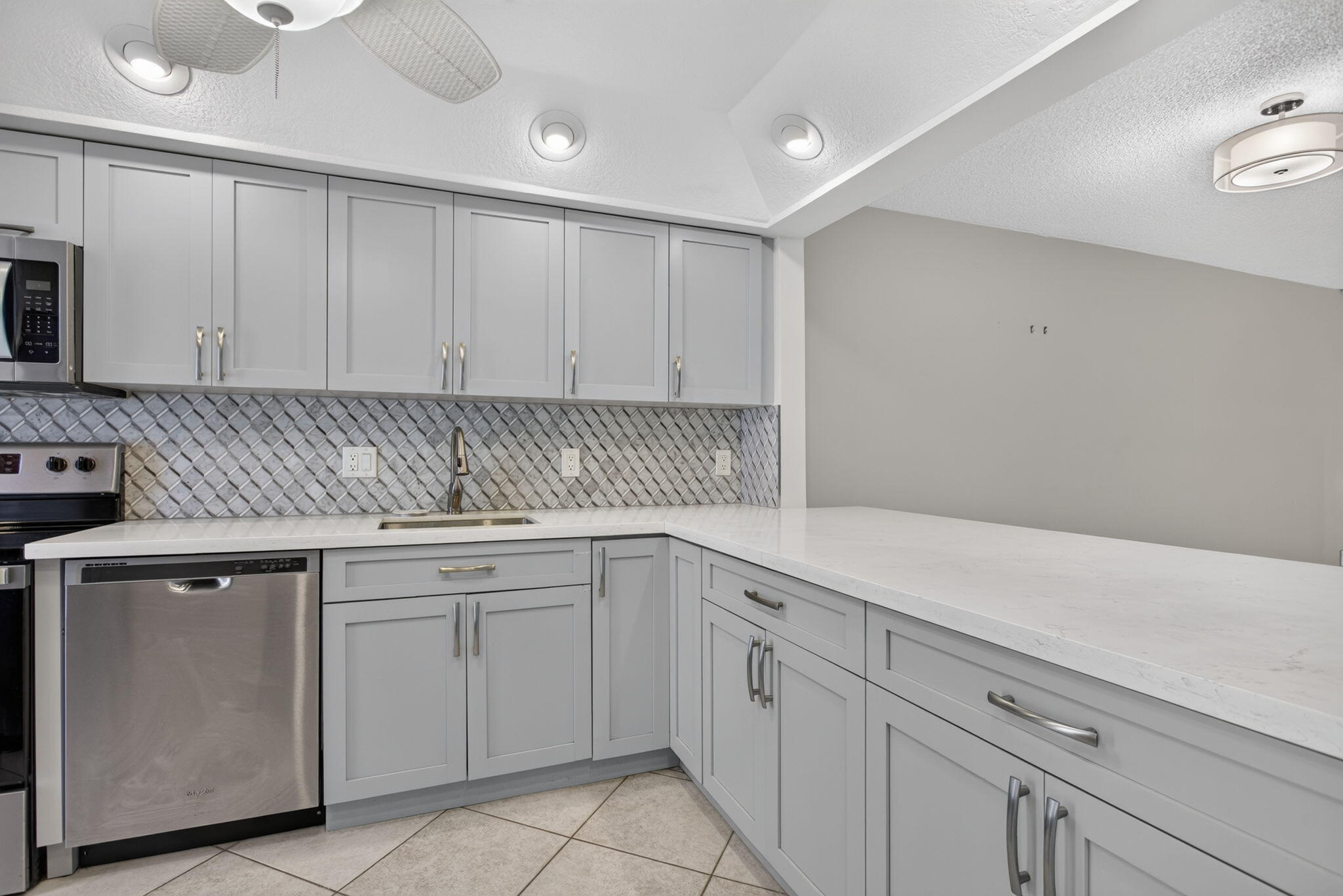 2731 NE 14TH ST Causeway 702