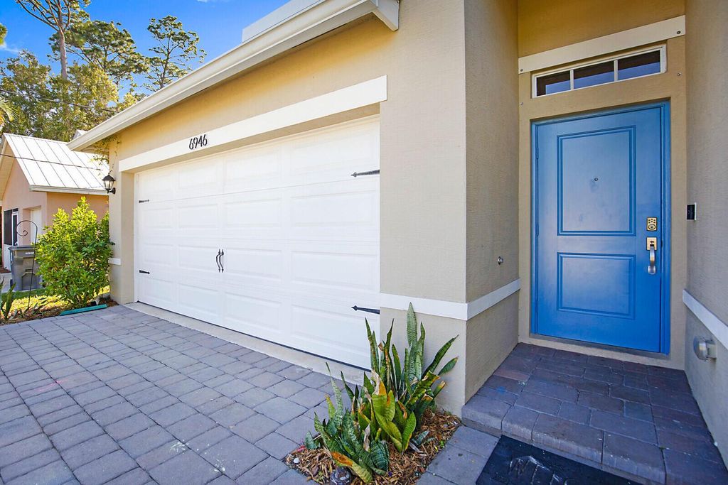 Photo of 6946 Palm Garden Street, Jupiter, FL 33458 (MLS # R10944851)