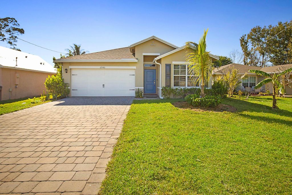 Photo of 6946 Palm Garden Street, Jupiter, FL 33458 (MLS # R10944851)