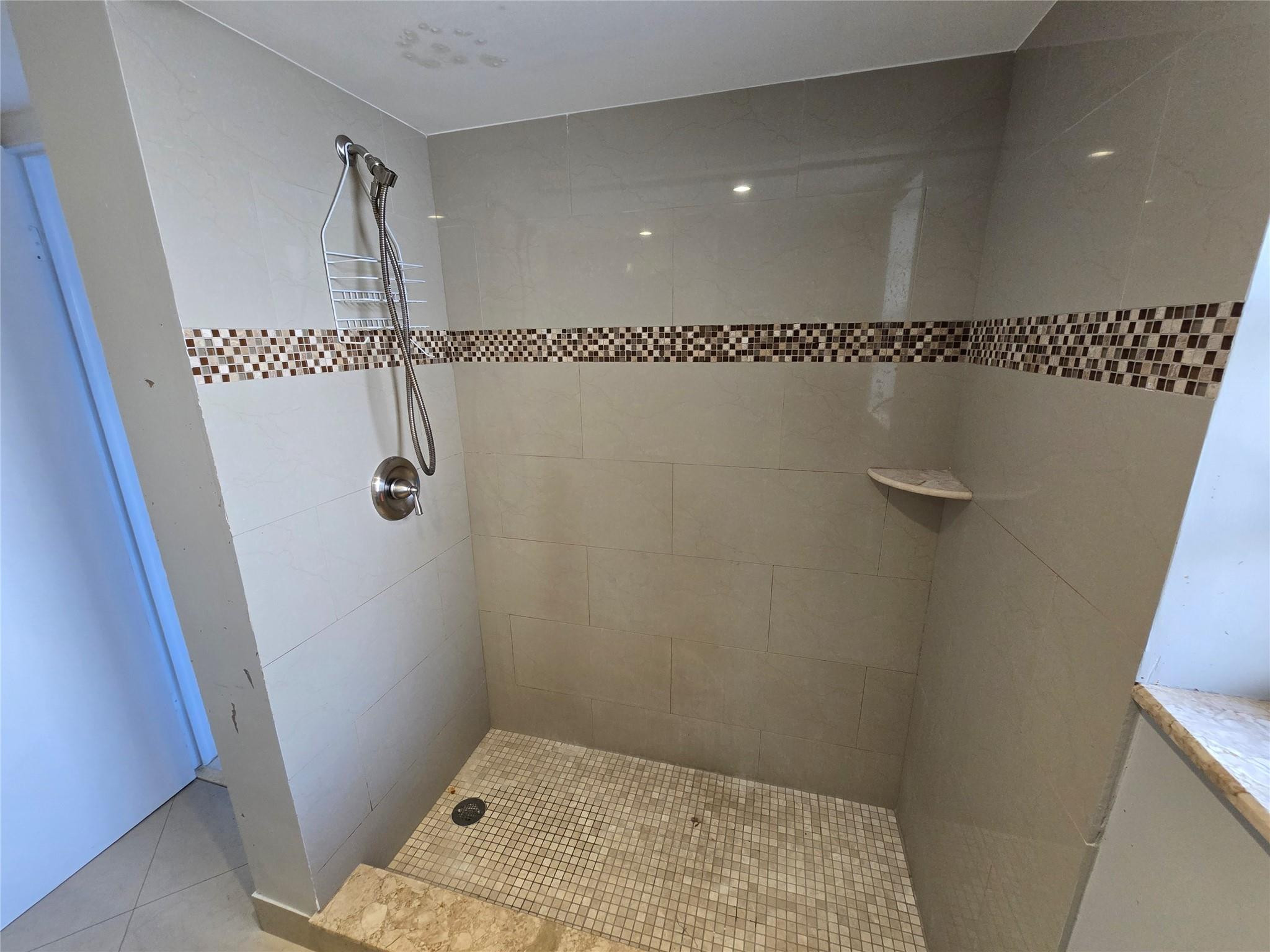 Blue Lake Apts Condo - Residential Lease