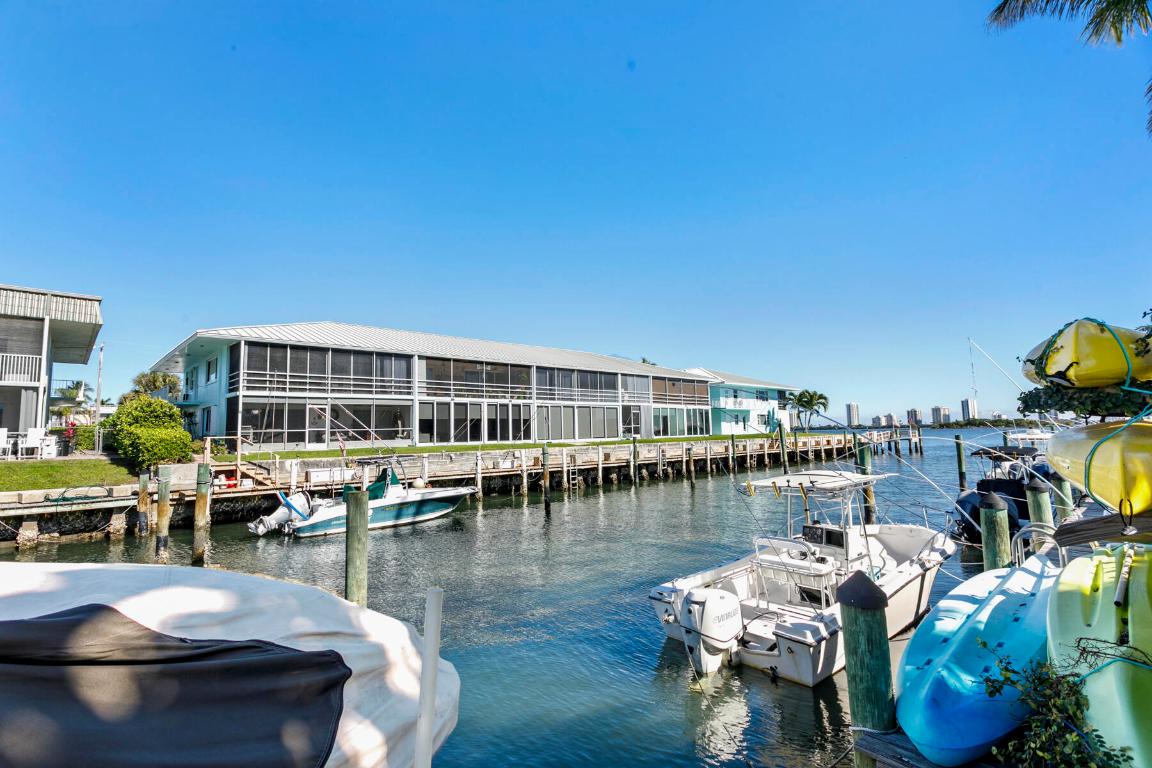 HAMPSHIRE ARMS CONDO APTS LT 181 (LESS W 8.5 FT) A - Residential