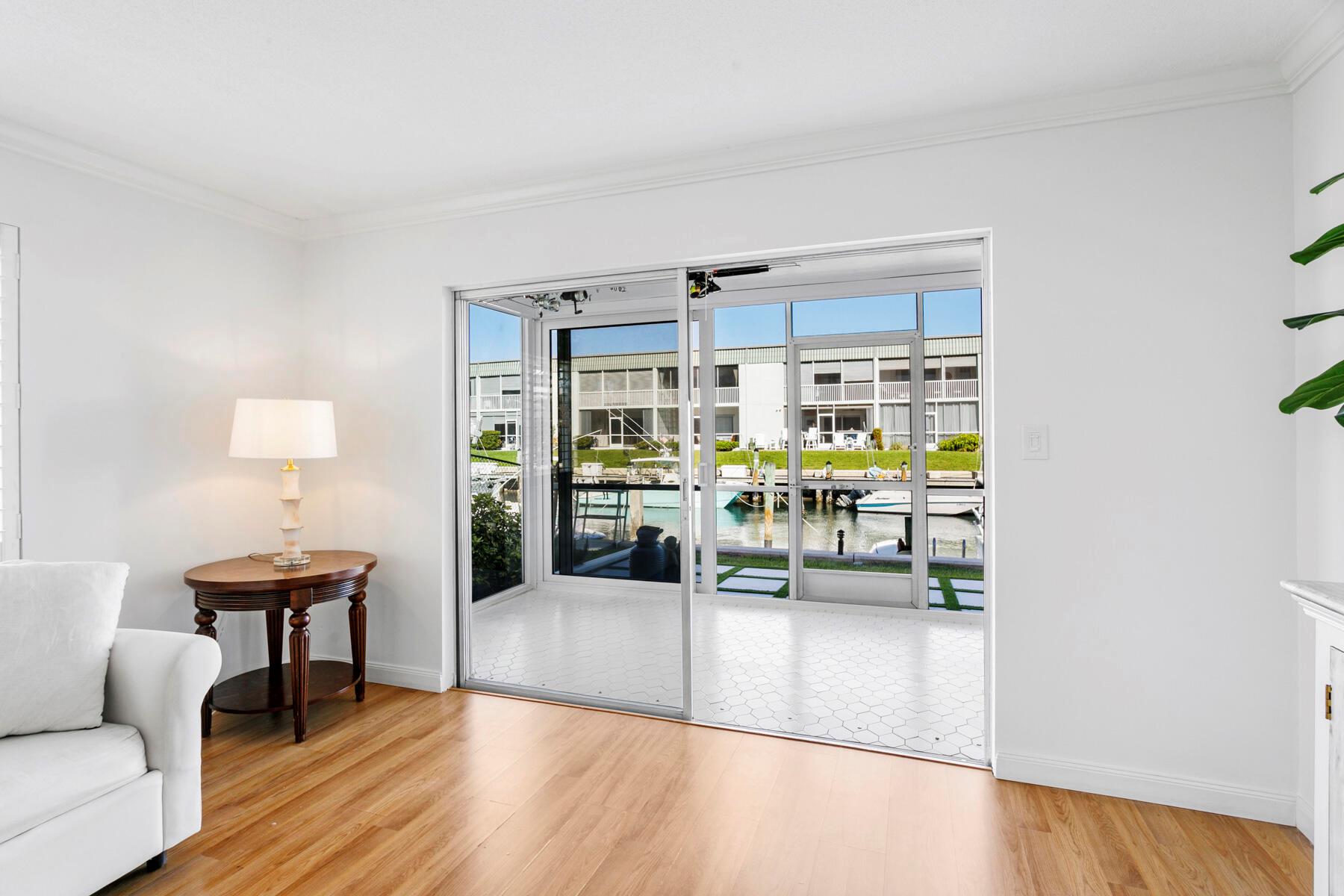 HAMPSHIRE ARMS CONDO APTS - Residential