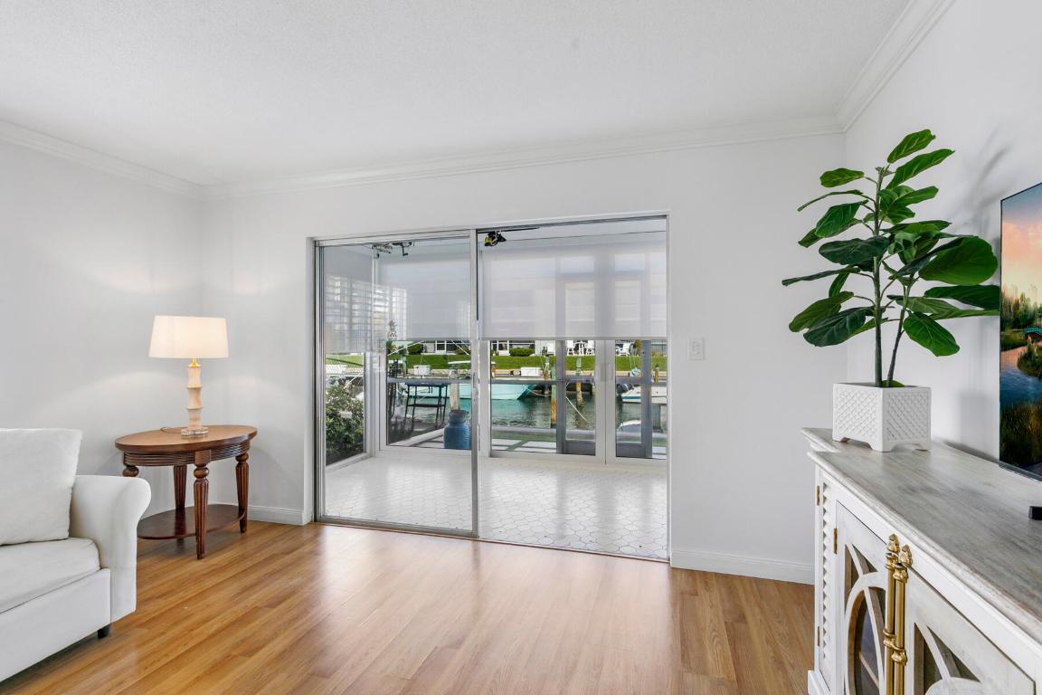 HAMPSHIRE ARMS CONDO APTS LT 181 (LESS W 8.5 FT) A - Residential