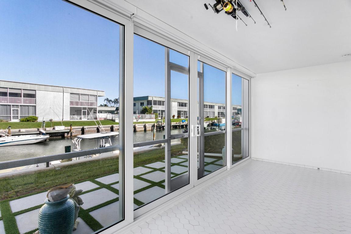 HAMPSHIRE ARMS CONDO APTS LT 181 (LESS W 8.5 FT) A - Residential