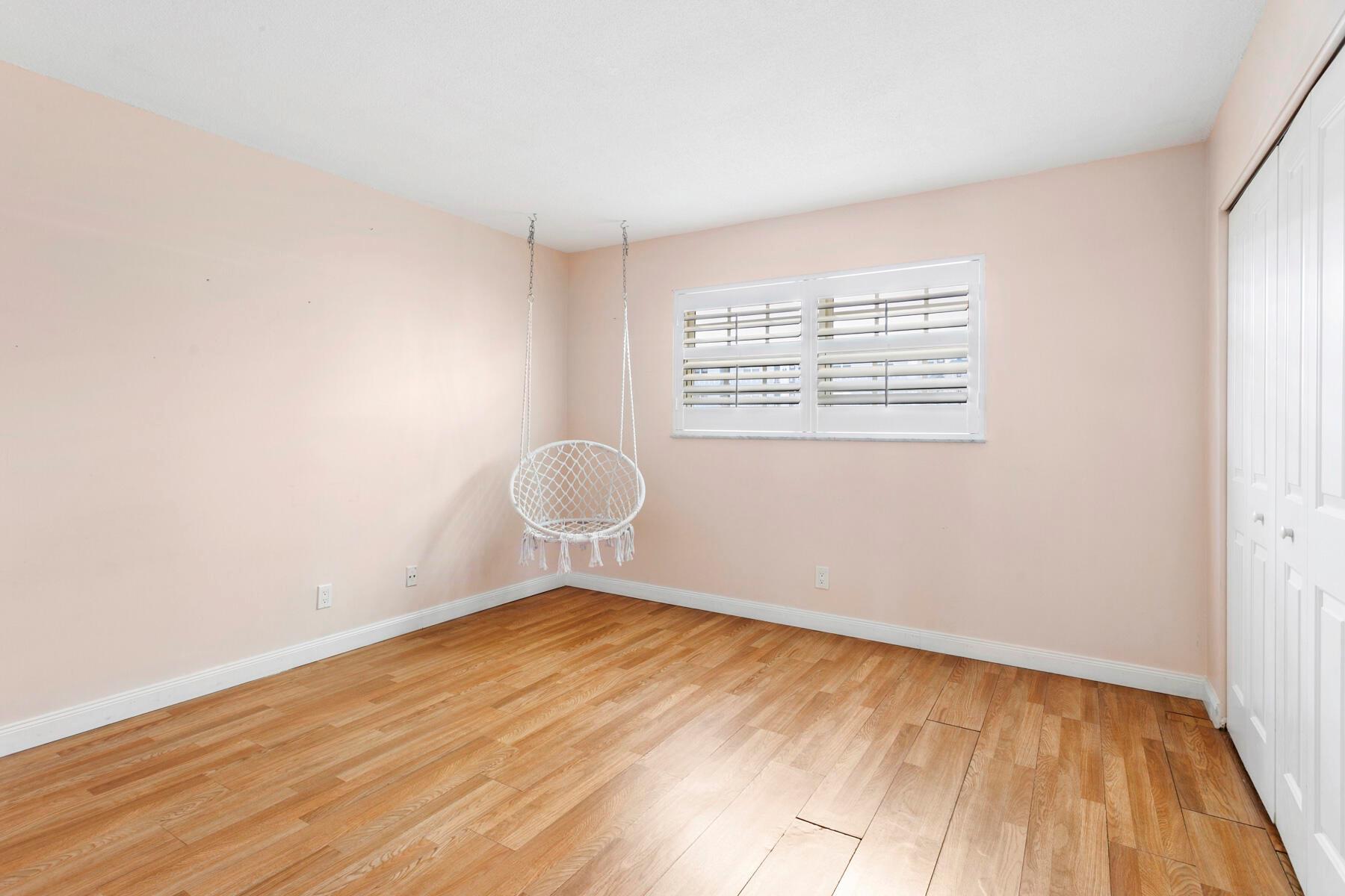 HAMPSHIRE ARMS CONDO APTS - Residential