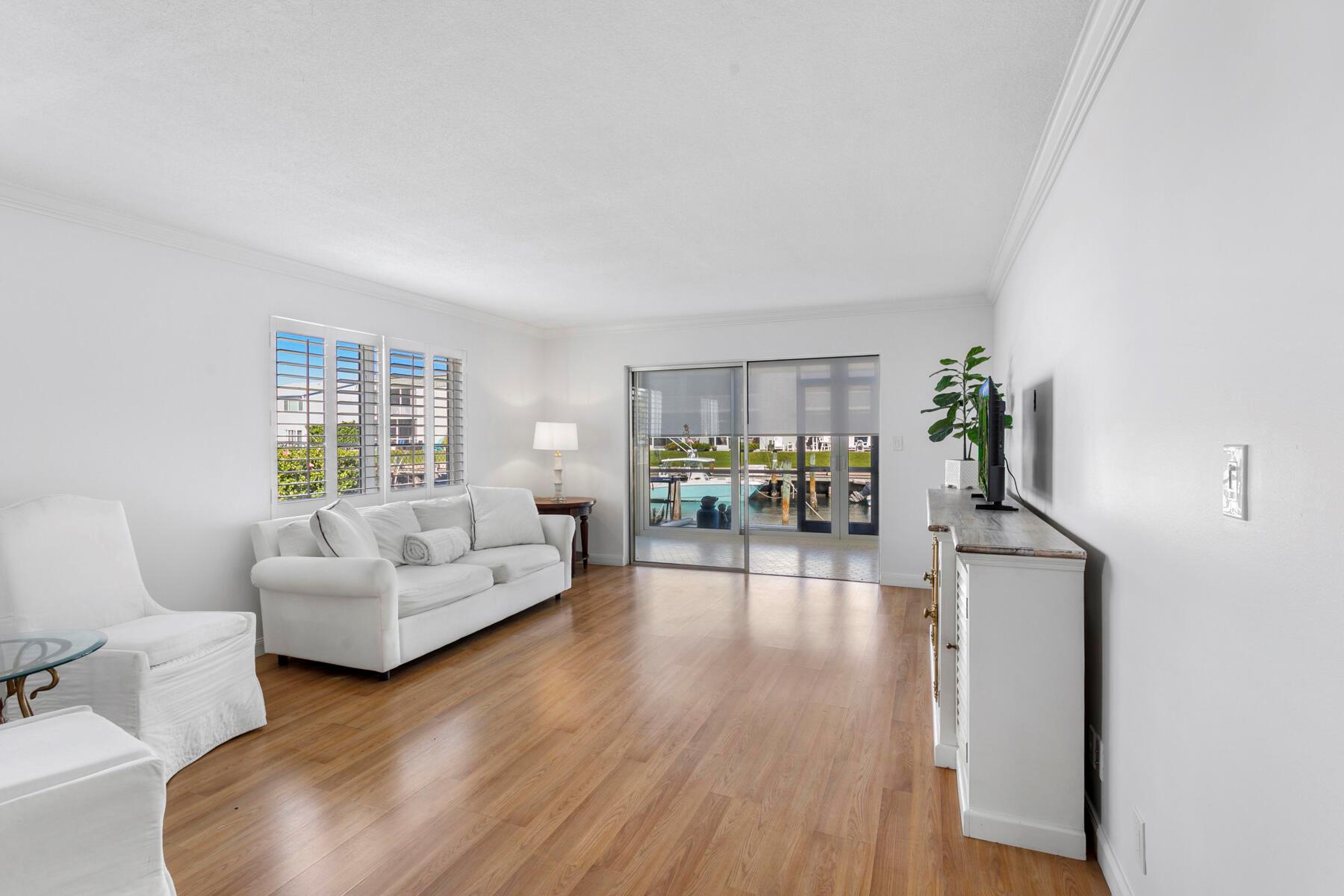 HAMPSHIRE ARMS CONDO APTS - Residential