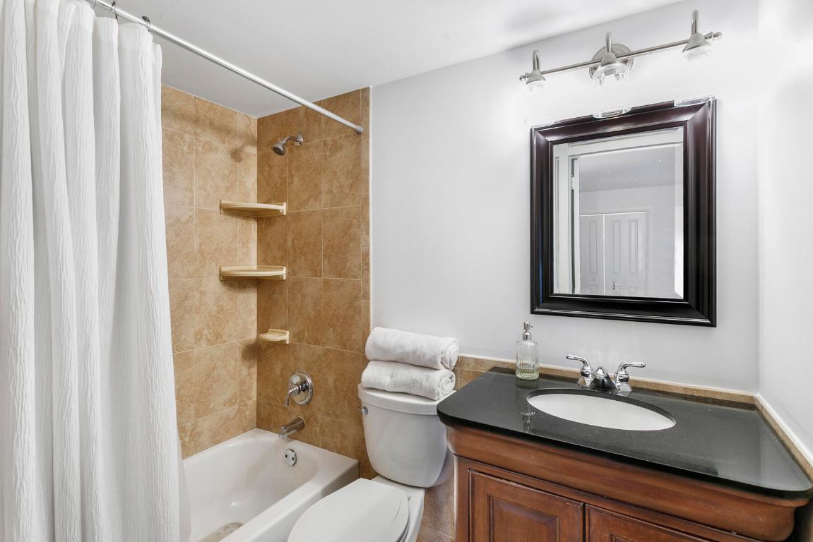 HAMPSHIRE ARMS CONDO APTS LT 181 (LESS W 8.5 FT) A - Residential