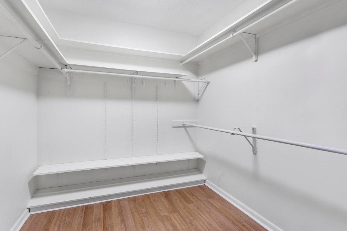 HAMPSHIRE ARMS CONDO APTS LT 181 (LESS W 8.5 FT) A - Residential