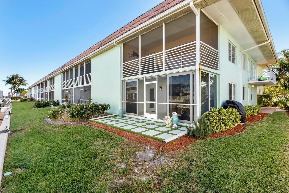 HAMPSHIRE ARMS CONDO APTS LT 181 (LESS W 8.5 FT) A - Residential