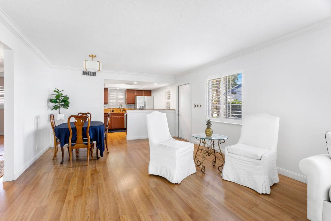 HAMPSHIRE ARMS CONDO APTS LT 181 (LESS W 8.5 FT) A - Residential