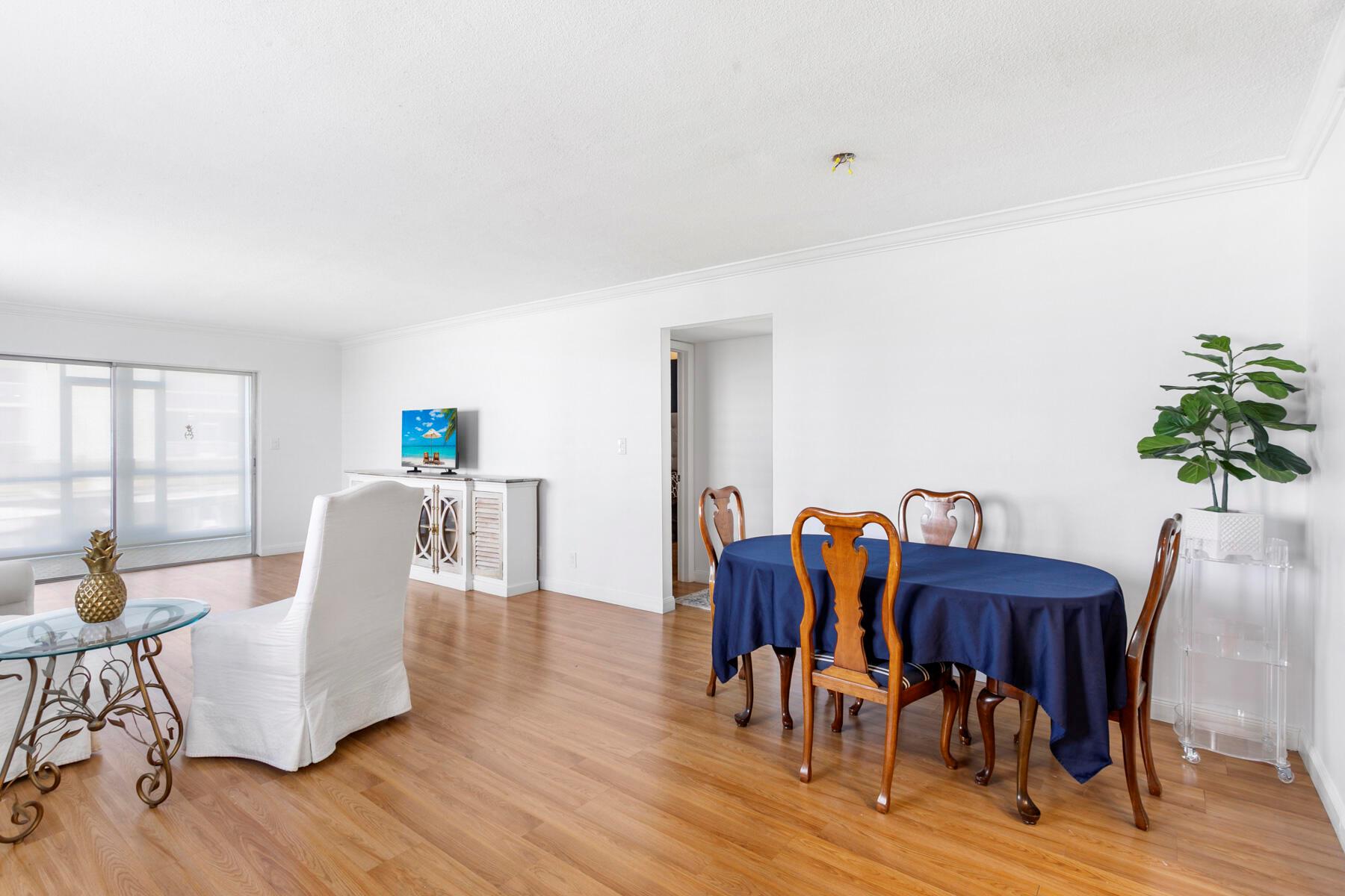 HAMPSHIRE ARMS CONDO APTS - Residential