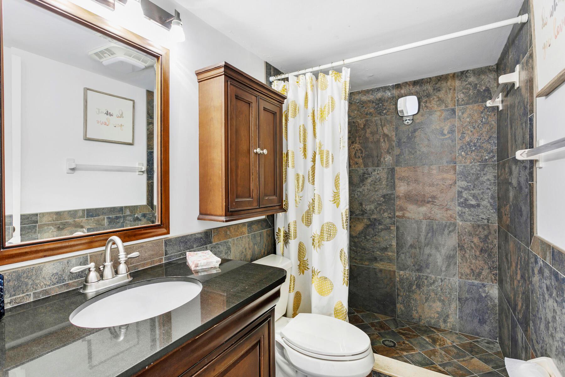 HAMPSHIRE ARMS CONDO APTS - Residential