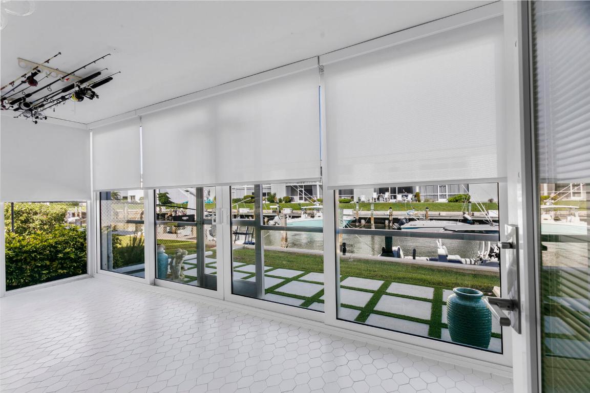 HAMPSHIRE ARMS CONDO APTS LT 181 (LESS W 8.5 FT) A - Residential