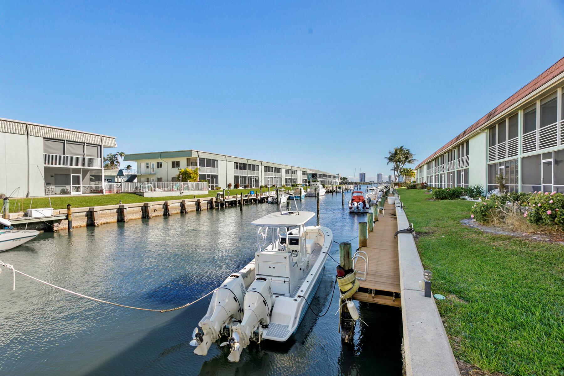 HAMPSHIRE ARMS CONDO APTS - Residential