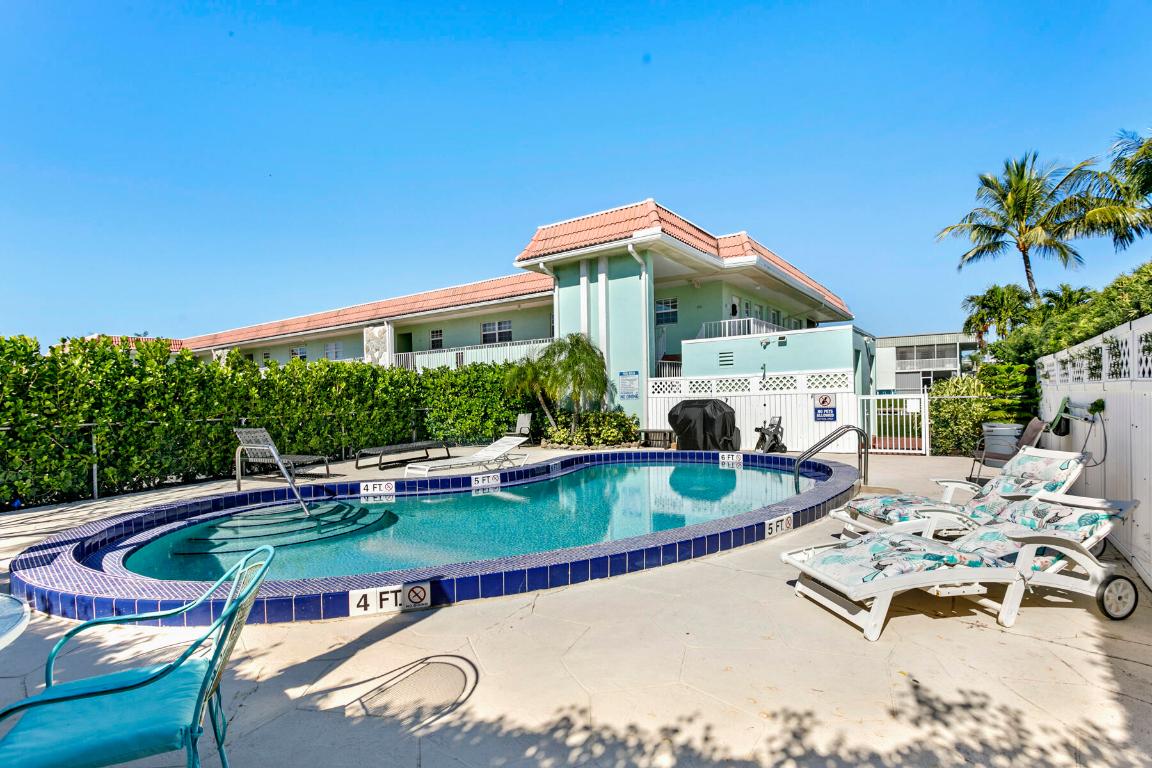 HAMPSHIRE ARMS CONDO APTS LT 181 (LESS W 8.5 FT) A - Residential