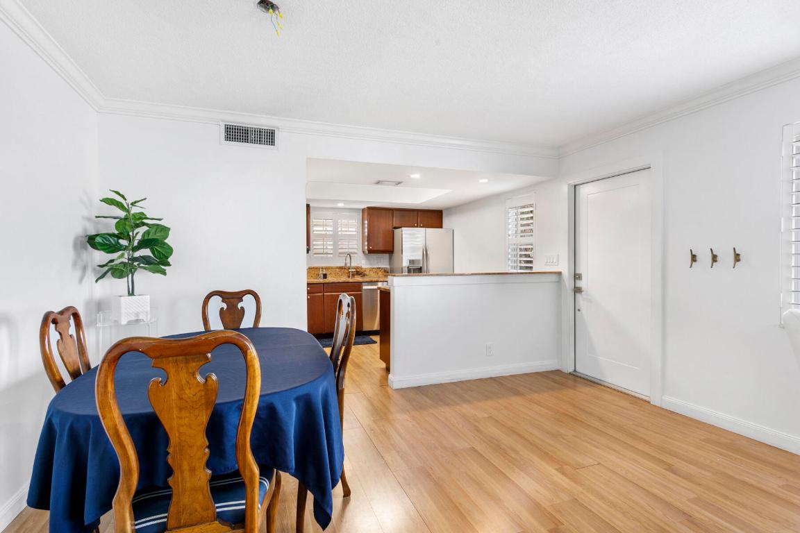 HAMPSHIRE ARMS CONDO APTS LT 181 (LESS W 8.5 FT) A - Residential