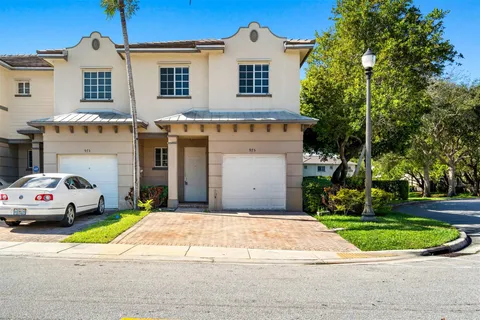 975 Tortuga Ln Unit 975, Riviera Beach, FL MLS: F10487563