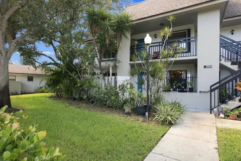 Photo of 2906 SW 21st Terrace #311D, Delray Beach, FL 33445 (MLS # B26089595)