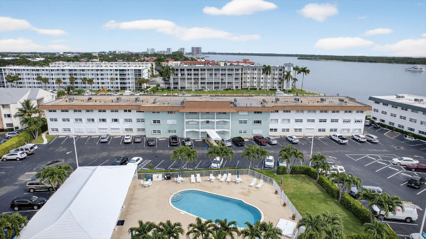SHORE CLUB APTS B & C COND - Residential