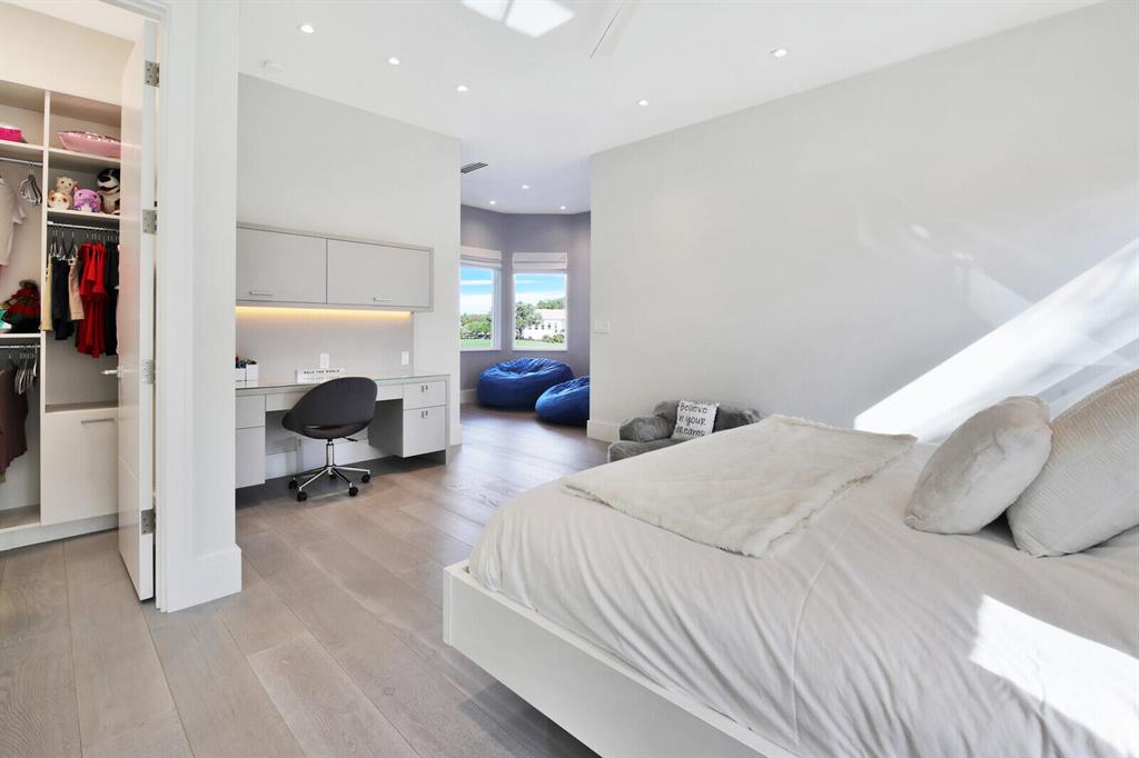 Mizner Country Club - Residential